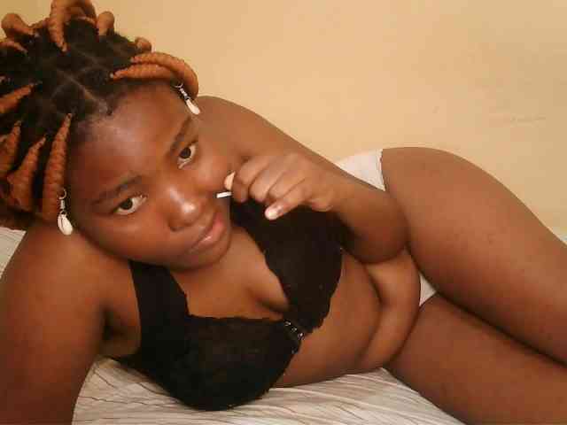 Cute-latasha webcam