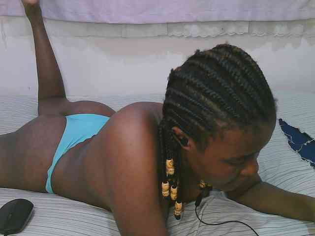 Cute-latasha webcam