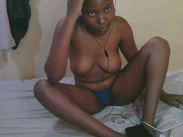 Cute-latasha webcam
