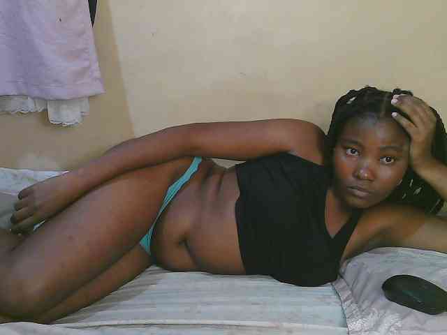 Cute-latasha webcam