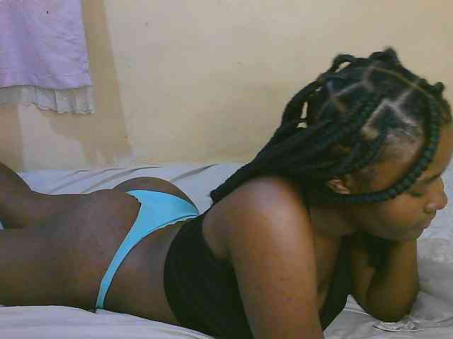 Cute-latasha webcam