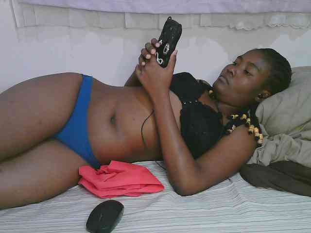 Cute-latasha webcam