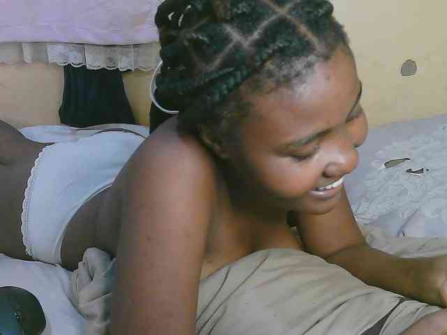 Cute-latasha webcam
