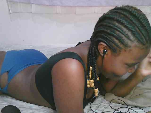 Cute-latasha webcam