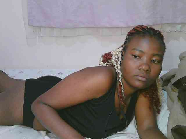 Cute-latasha webcam