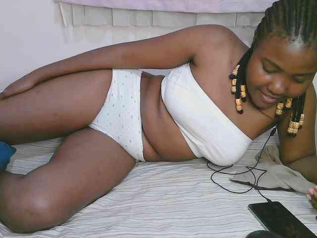 Cute-latasha webcam