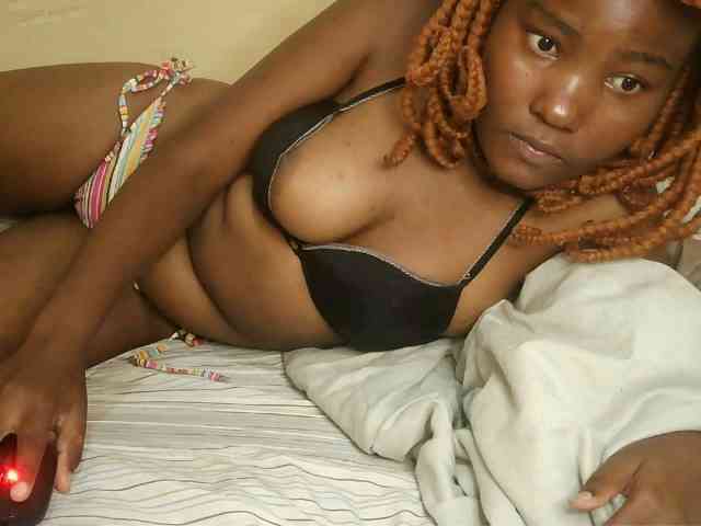 Cute-latasha webcam
