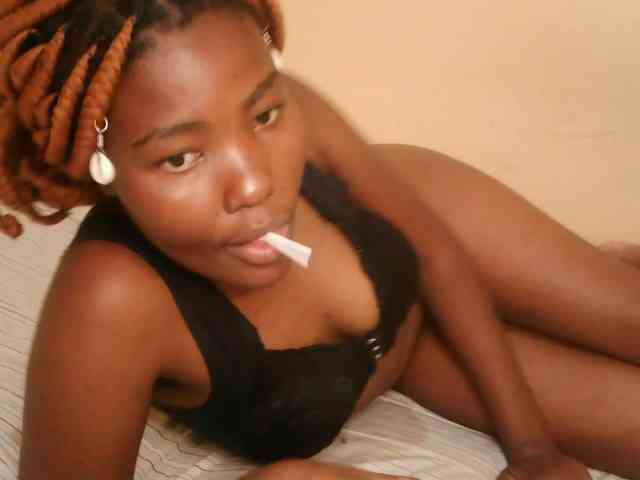 Cute-latasha webcam