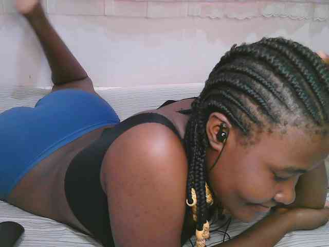 Cute-latasha webcam