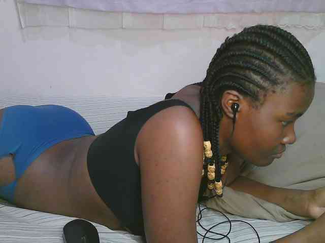 Cute-latasha webcam