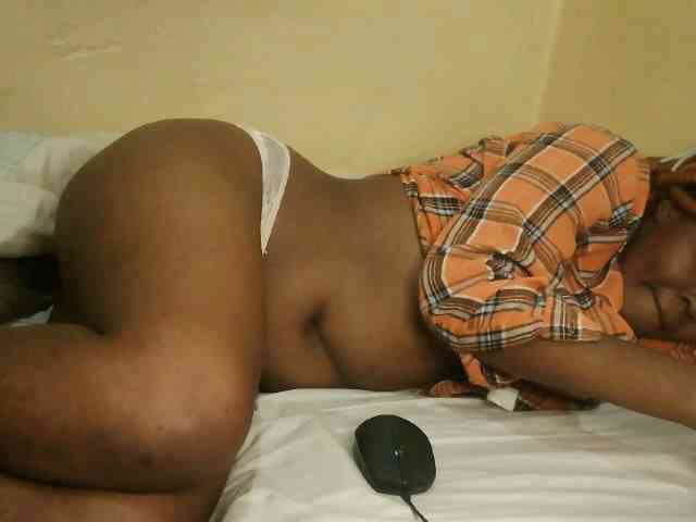 Cute-latasha webcam