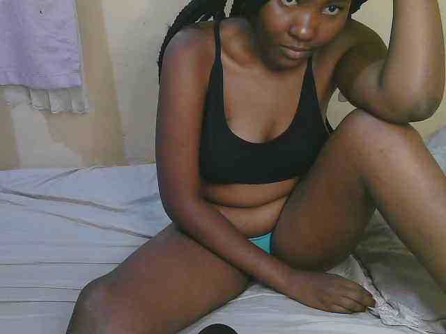 Cute-latasha webcam