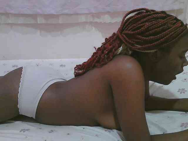 Cute-latasha webcam