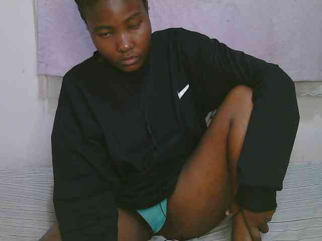 Cute-latasha webcam