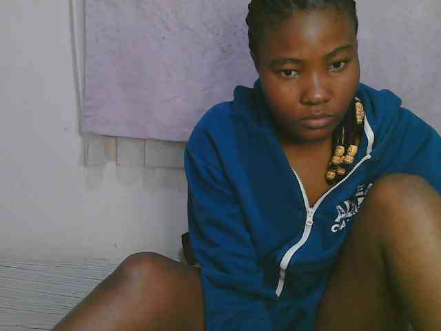 Cute-latasha webcam