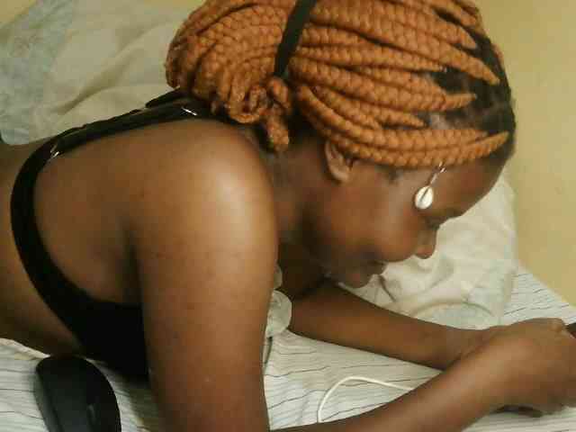 Cute-latasha webcam