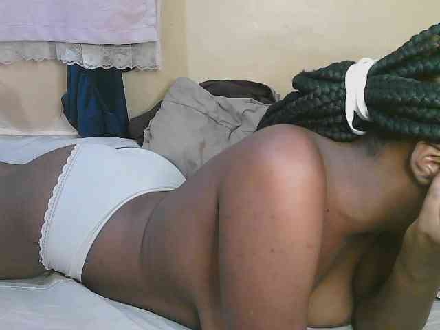 Cute-latasha webcam
