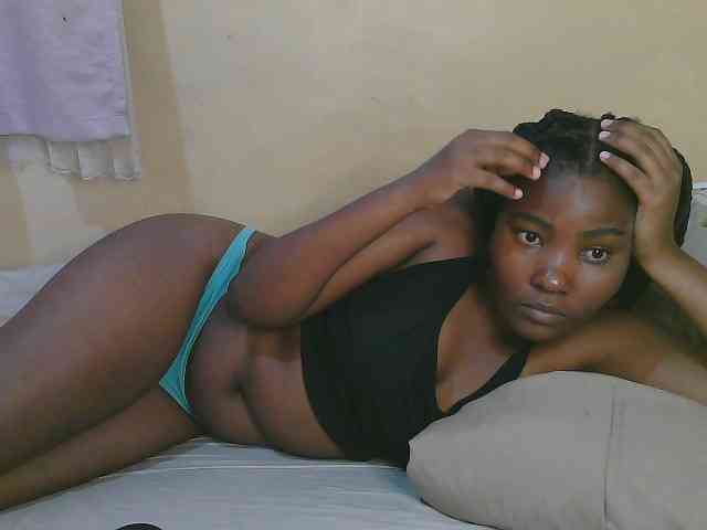 Cute-latasha webcam