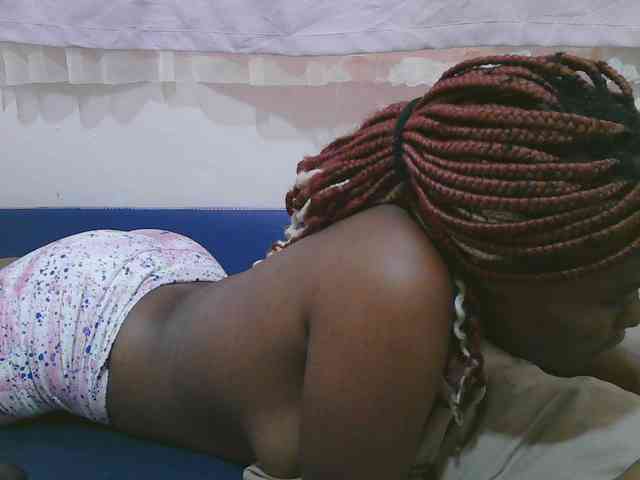 Cute-latasha webcam
