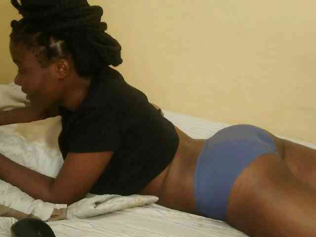 Cute-latasha webcam