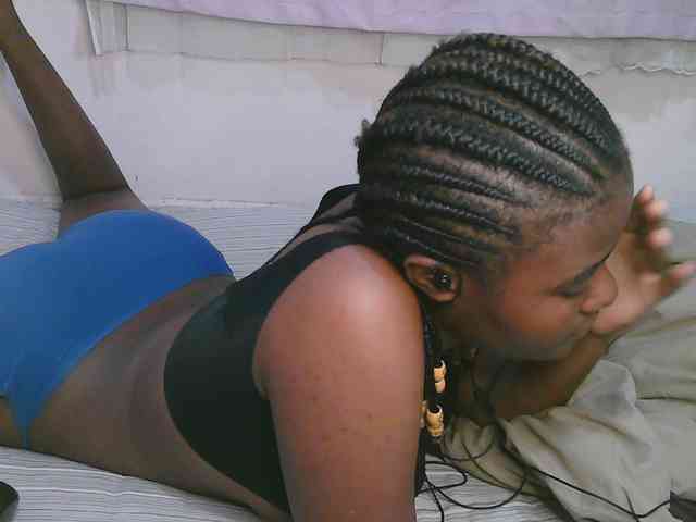Cute-latasha webcam