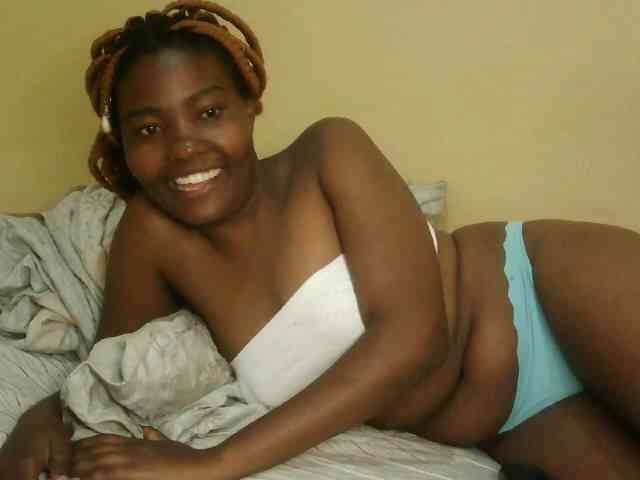Cute-latasha webcam