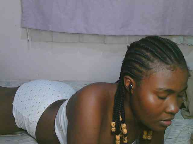 Cute-latasha webcam