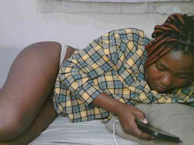 Cute-latasha webcam