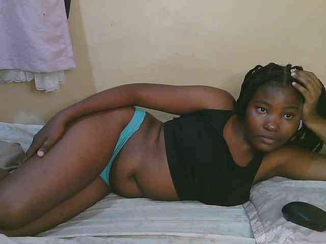 Cute-latasha webcam