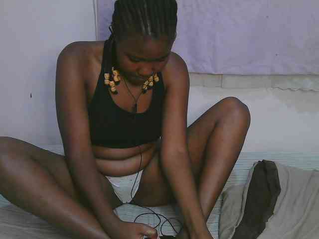 Cute-latasha webcam