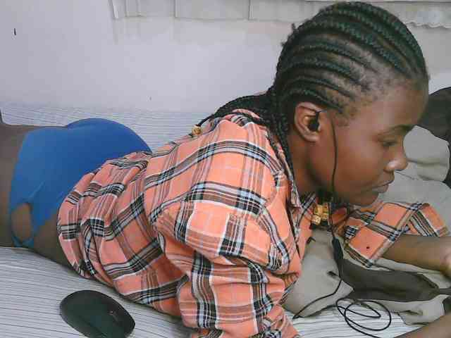 Cute-latasha webcam