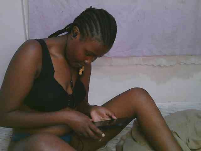 Cute-latasha webcam