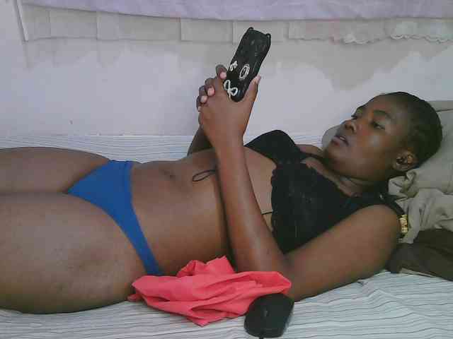 Cute-latasha webcam