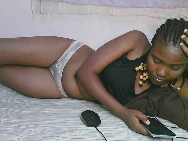Cute-latasha webcam