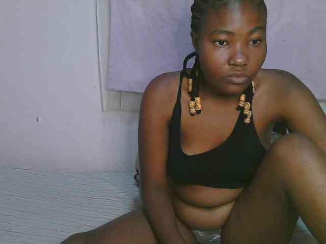 Cute-latasha webcam