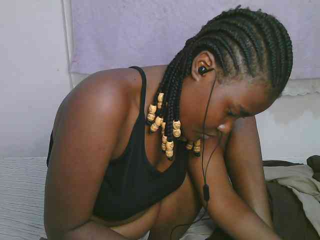 Cute-latasha webcam
