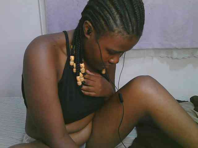 Cute-latasha webcam