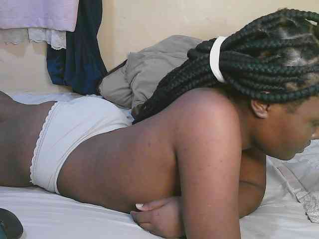 Cute-latasha webcam