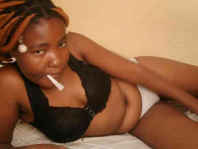 Cute-latasha webcam