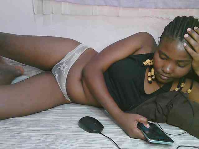 Cute-latasha webcam
