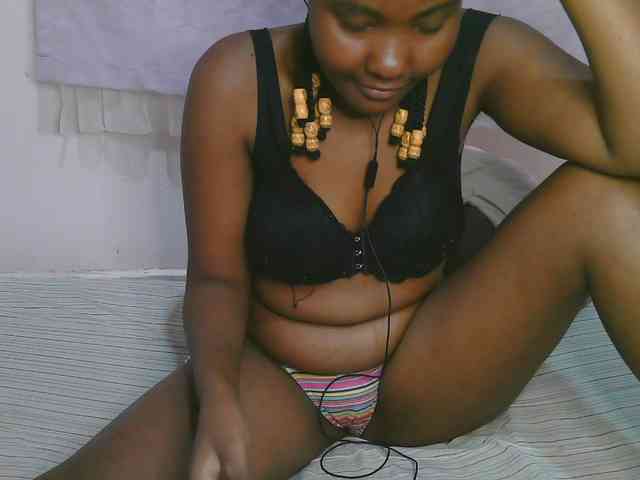 Cute-latasha webcam
