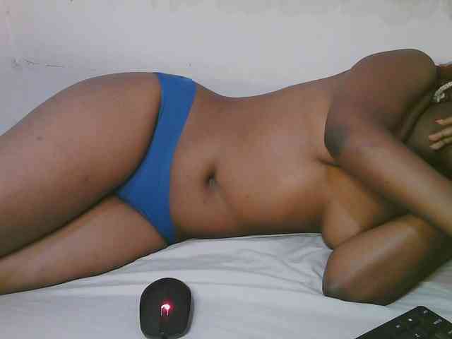 Cute-latasha webcam
