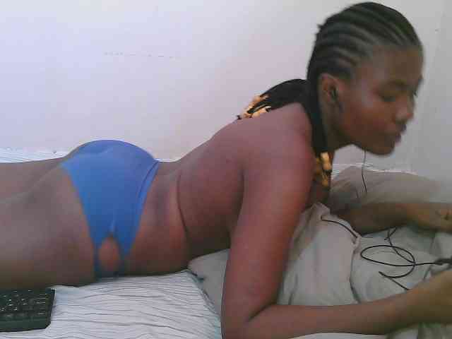 Cute-latasha webcam