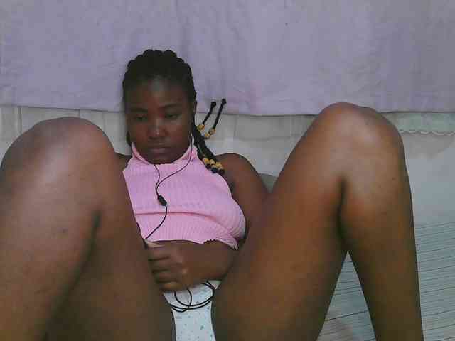 Cute-latasha webcam