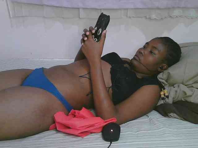 Cute-latasha webcam