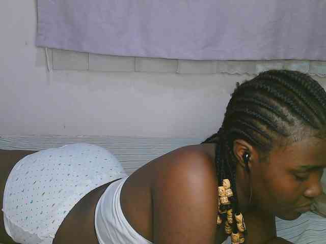 Cute-latasha webcam