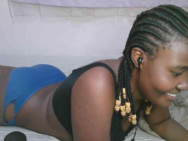 Cute-latasha webcam