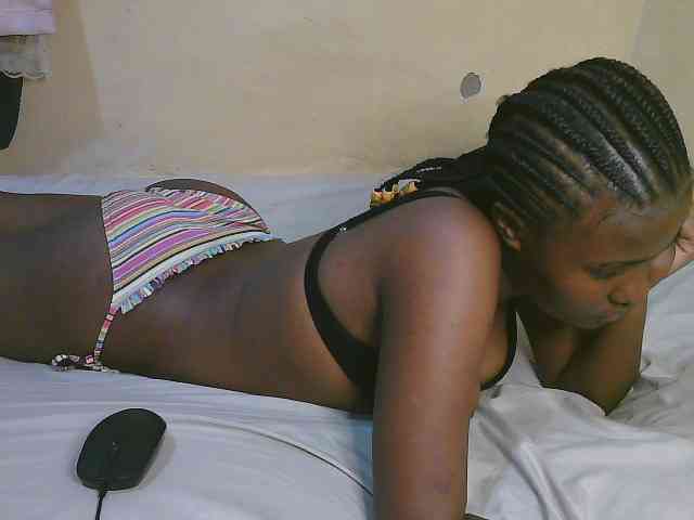 Cute-latasha webcam