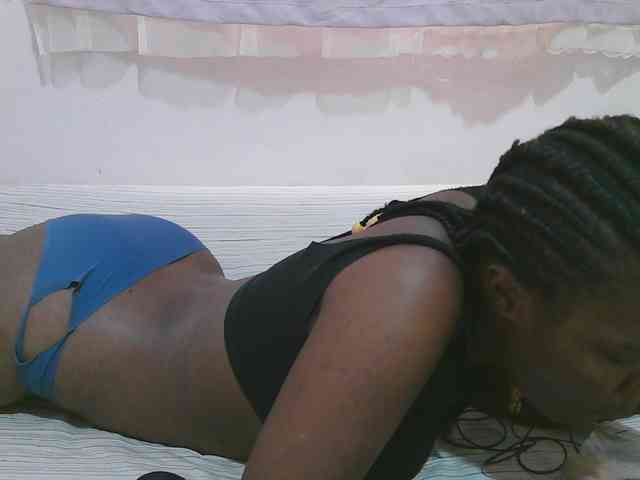 Cute-latasha webcam