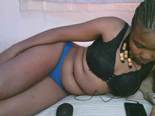 Cute-latasha webcam